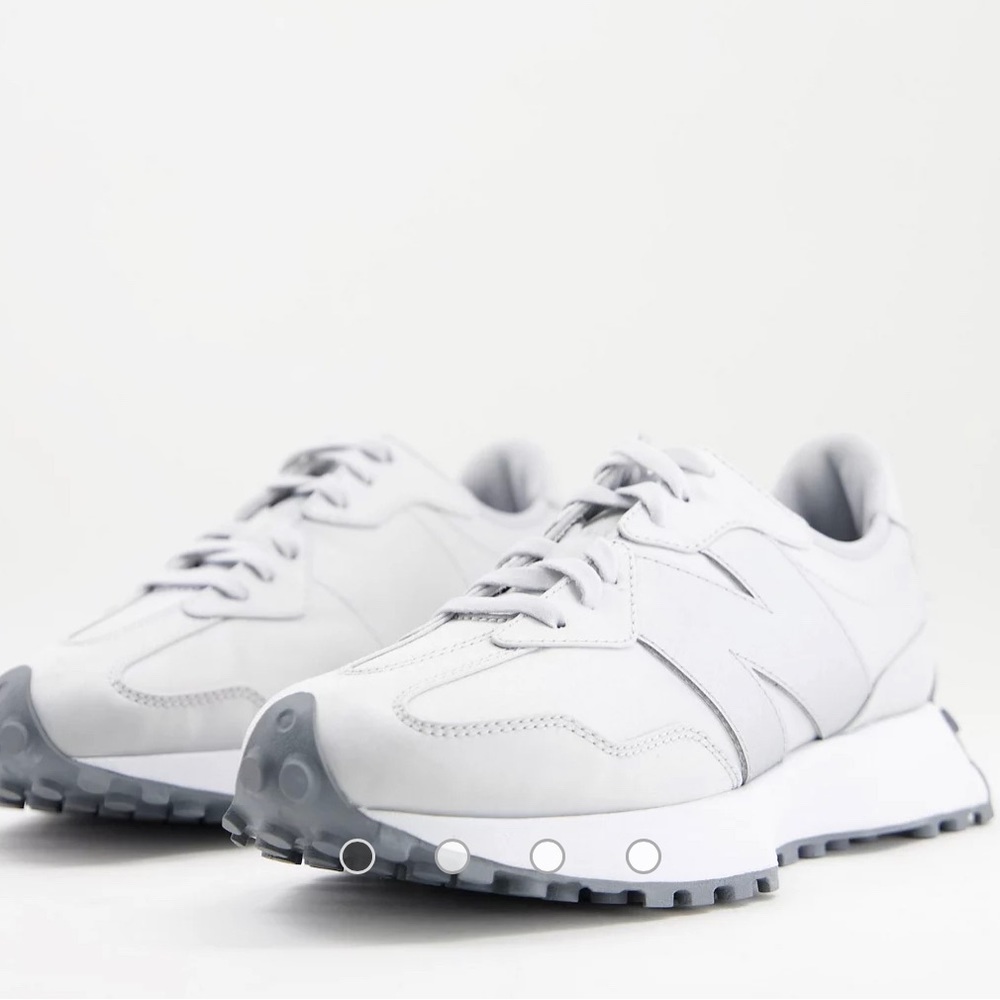 BNIB New Balance 327 Sneaker